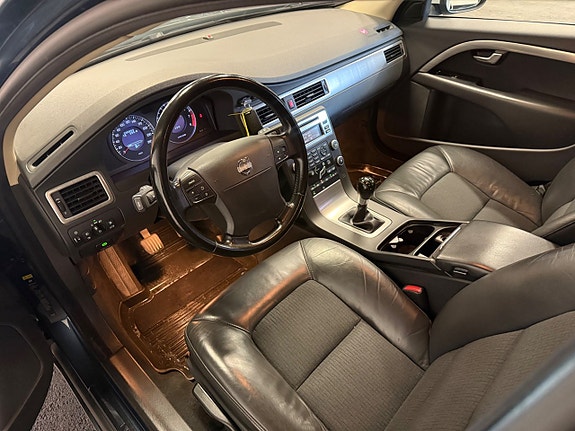 VOLVO V70 2.0F MOMENTUM 146 ch - ATTELAGE - BVM - 204800 km
