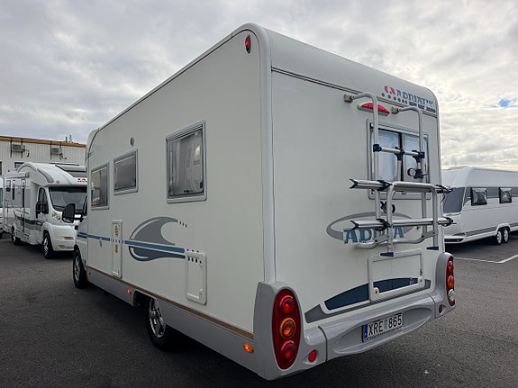 Adria CORAL S 650 SP Fransk bädd! Uppvärmda tankar! Elpatron! 3500 kg! Ugn! Köksfläkt! Fint skick! 6,7m! 22 of 23
