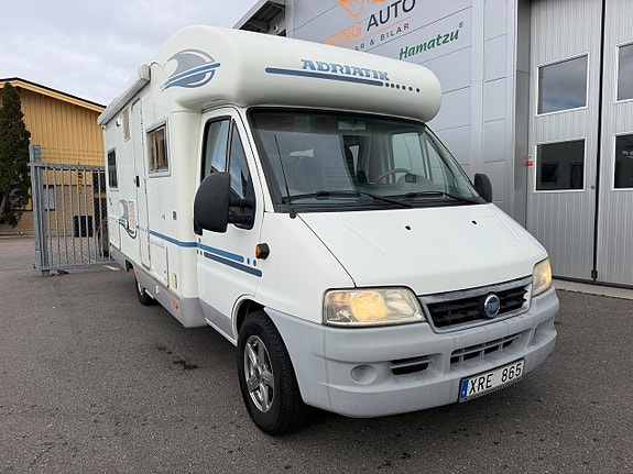 Adria CORAL S 650 SP Fransk bädd! Uppvärmda tankar! Elpatron! 3500 kg! Ugn! Köksfläkt! Fint skick! 6,7m! 20 of 23