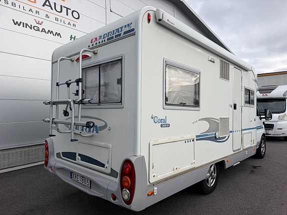 Adria CORAL S 650 SP Fransk bädd! Uppvärmda tankar! Elpatron! 3500 kg! Ugn! Köksfläkt! Fint skick! 6,7m! 23 of 23