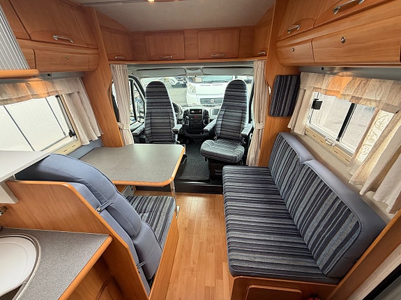 Adria CORAL S 650 SP Fransk bädd! Uppvärmda tankar! Elpatron! 3500 kg! Ugn! Köksfläkt! Fint skick! 6,7m! 16 of 23