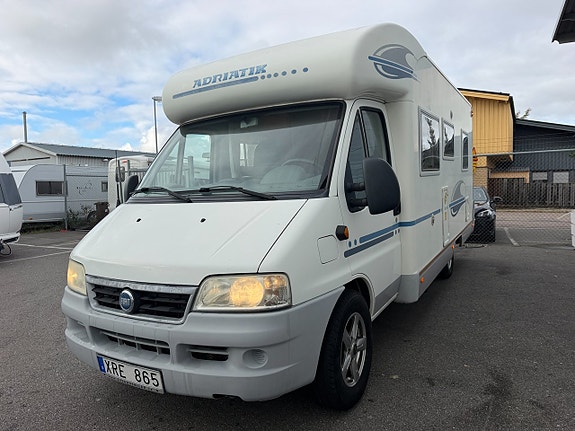 Adria CORAL S 650 SP Fransk bädd! Uppvärmda tankar! Elpatron! 3500 kg! Ugn! Köksfläkt! Fint skick! 6,7m! 21 of 23