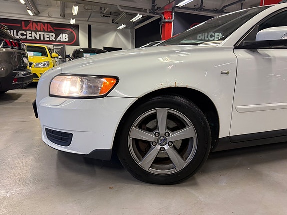 Volvo V50 2 of 20