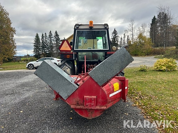 Traktor International 844 med lastare 4 of 6