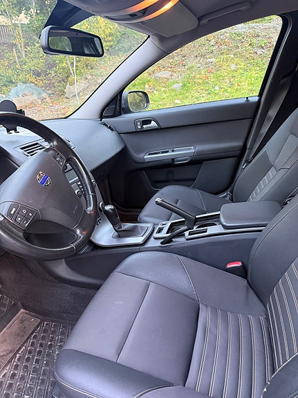 Volvo V50 3 of 5