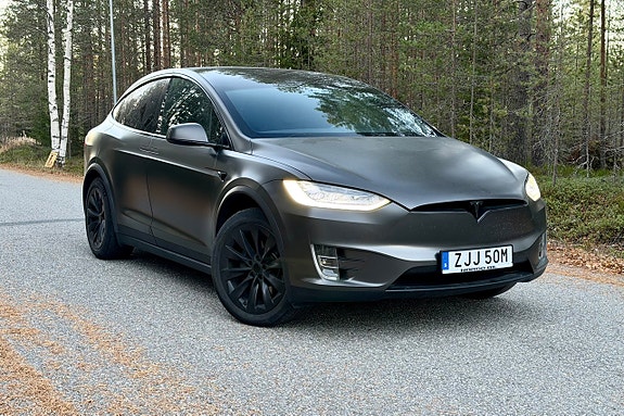 Tesla Model X 2 of 24