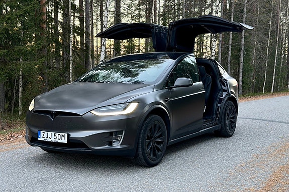 Tesla Model X 9 of 24