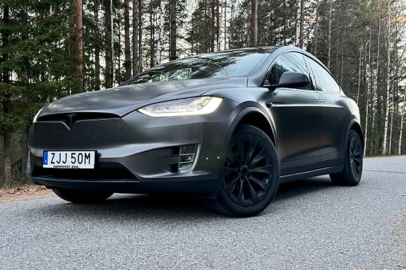 Tesla Model X 14 of 24