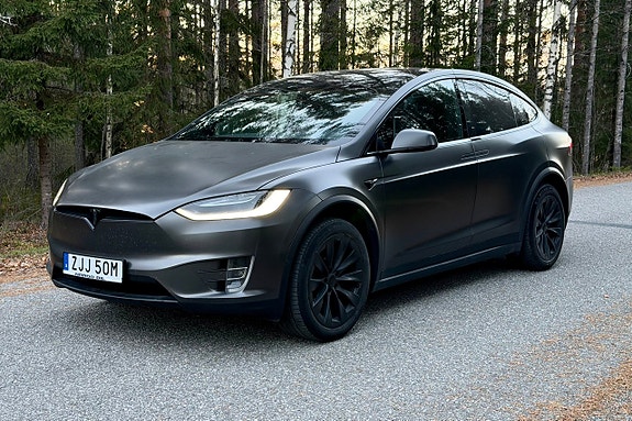 Tesla Model X 12 of 24
