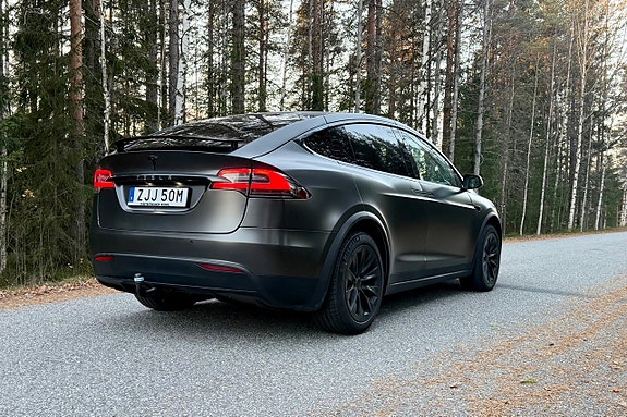 Tesla Model X 3 of 24