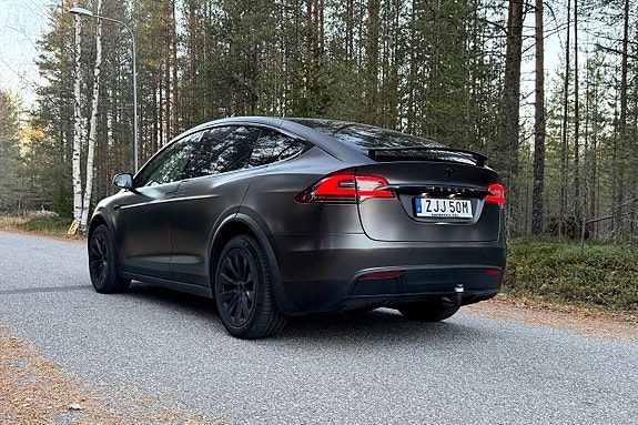 Tesla Model X 4 of 24