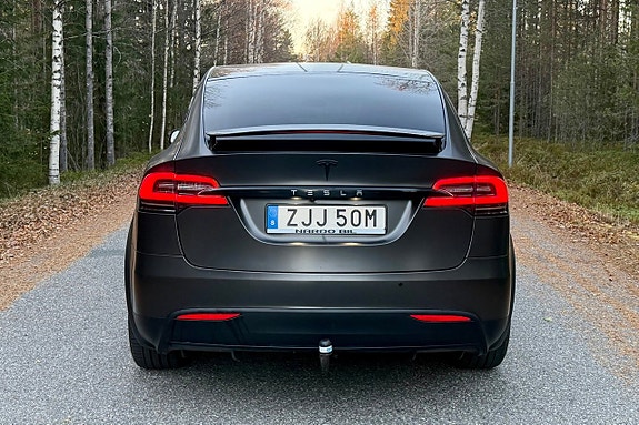 Tesla Model X 11 of 24