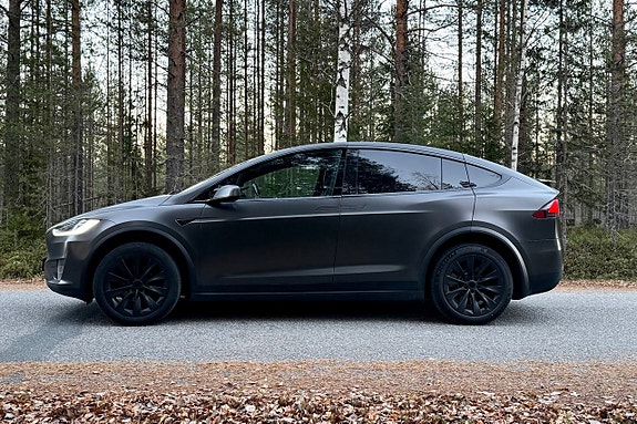 Tesla Model X 8 of 24
