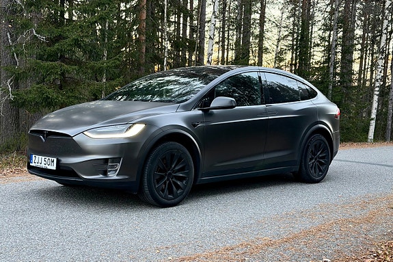 Tesla Model X 7 of 24