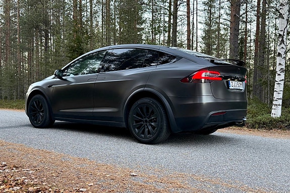 Tesla Model X 13 of 24