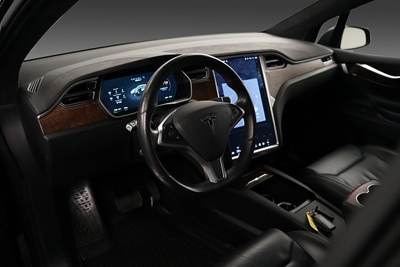 Tesla Model X 16 of 24