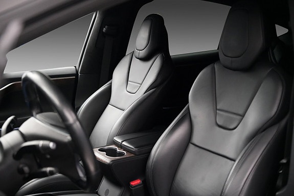 Tesla Model X 17 of 24