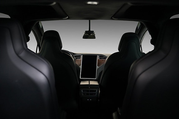Tesla Model X 20 of 24