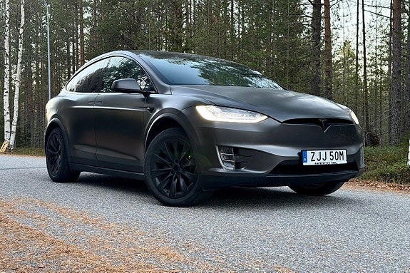Tesla Model X 15 of 24