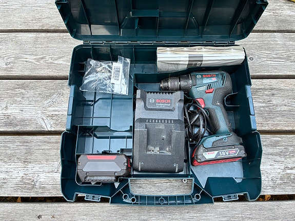 Bosch Professional skruvdragare , GSR 18V-55 i låda med batterier och laddare