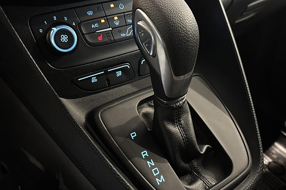 Ford Transit Connect 18 of 23