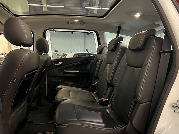 Ford S-MAX 16 of 26