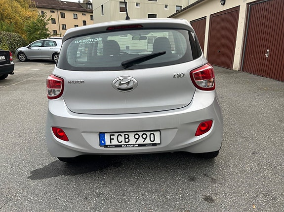 Hyundai i10 3 of 6