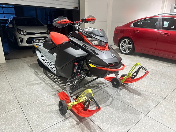 Ski-doo MXZ XRS 850 E-TEC – endast 233 mil! 2 of 4