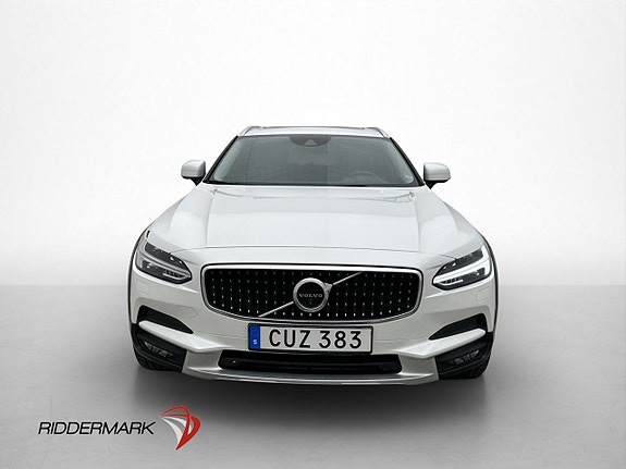 Volvo V90 Cross Country 2 of 30