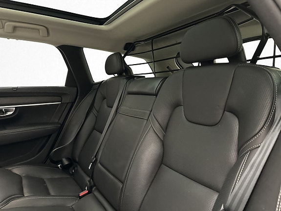 Volvo V90 Cross Country 18 of 30