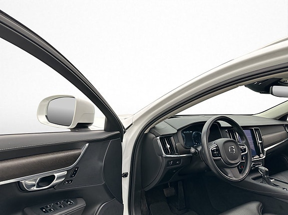 Volvo V90 Cross Country 14 of 30