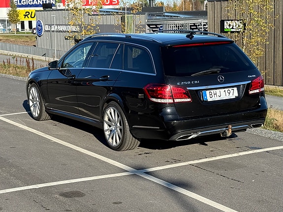 Mercedes-Benz E 250 2 of 3