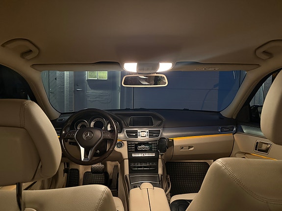 Mercedes-Benz E 250 3 of 3