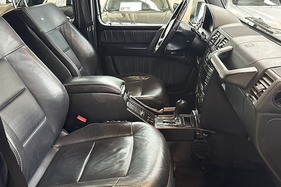Mercedes-Benz G55 13 of 25