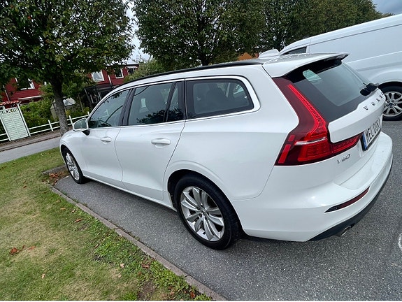 Volvo V60 2 of 17