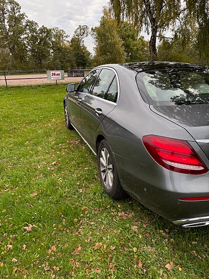 Mercedes-Benz E220 d 2 of 14