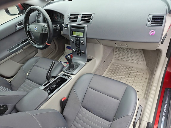 Volvo S40 3 of 6