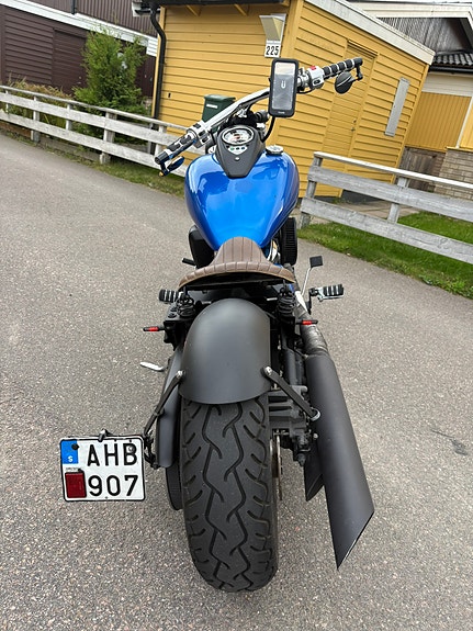 Kawasaki Vulcan 900 Custom 4 of 6