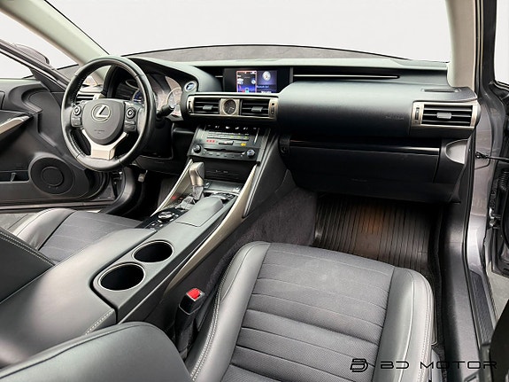 Lexus IS300h 11 of 16