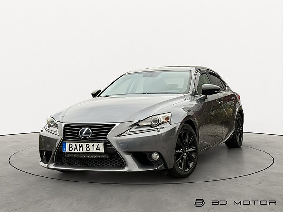Lexus IS300h 6 of 16