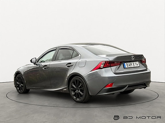 Lexus IS300h 7 of 16