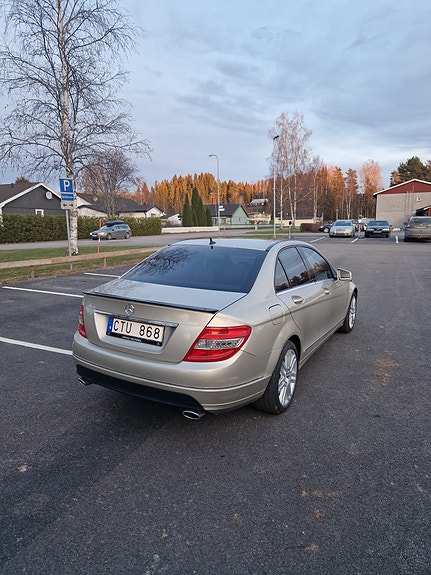 Mercedes-Benz C350 20 of 25