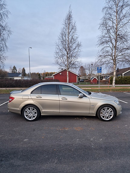 Mercedes-Benz C350 15 of 25