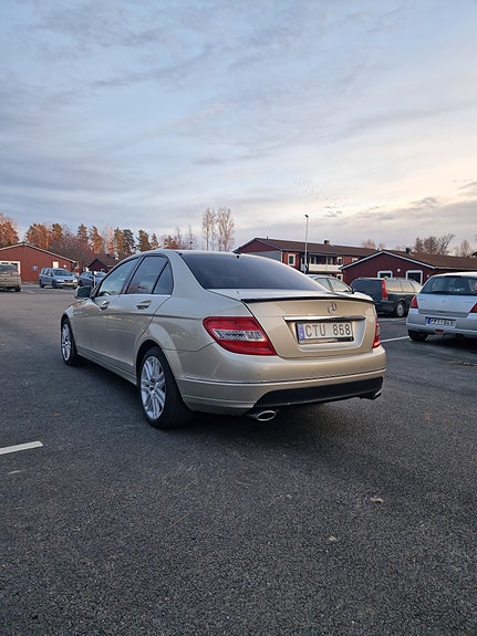 Mercedes-Benz C350 4 of 25