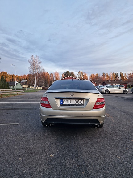 Mercedes-Benz C350 14 of 25