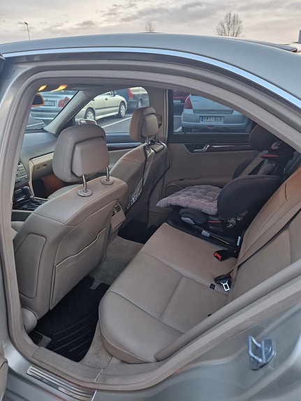 Mercedes-Benz C350 10 of 25