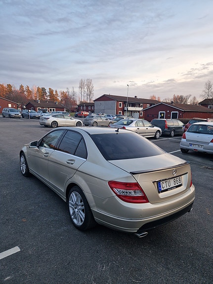 Mercedes-Benz C350 19 of 25