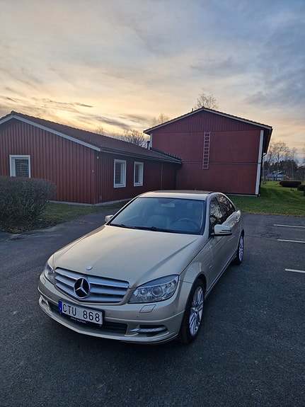 Mercedes-Benz C350 18 of 25