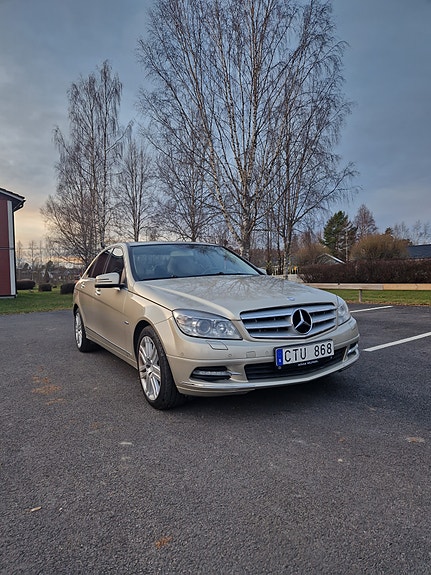 Mercedes-Benz C350 2 of 25