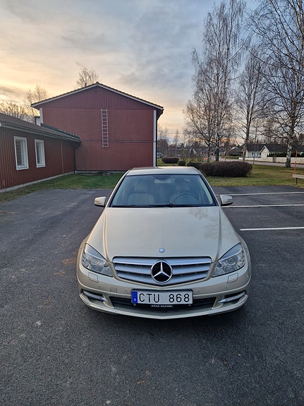 Mercedes-Benz C350 13 of 25